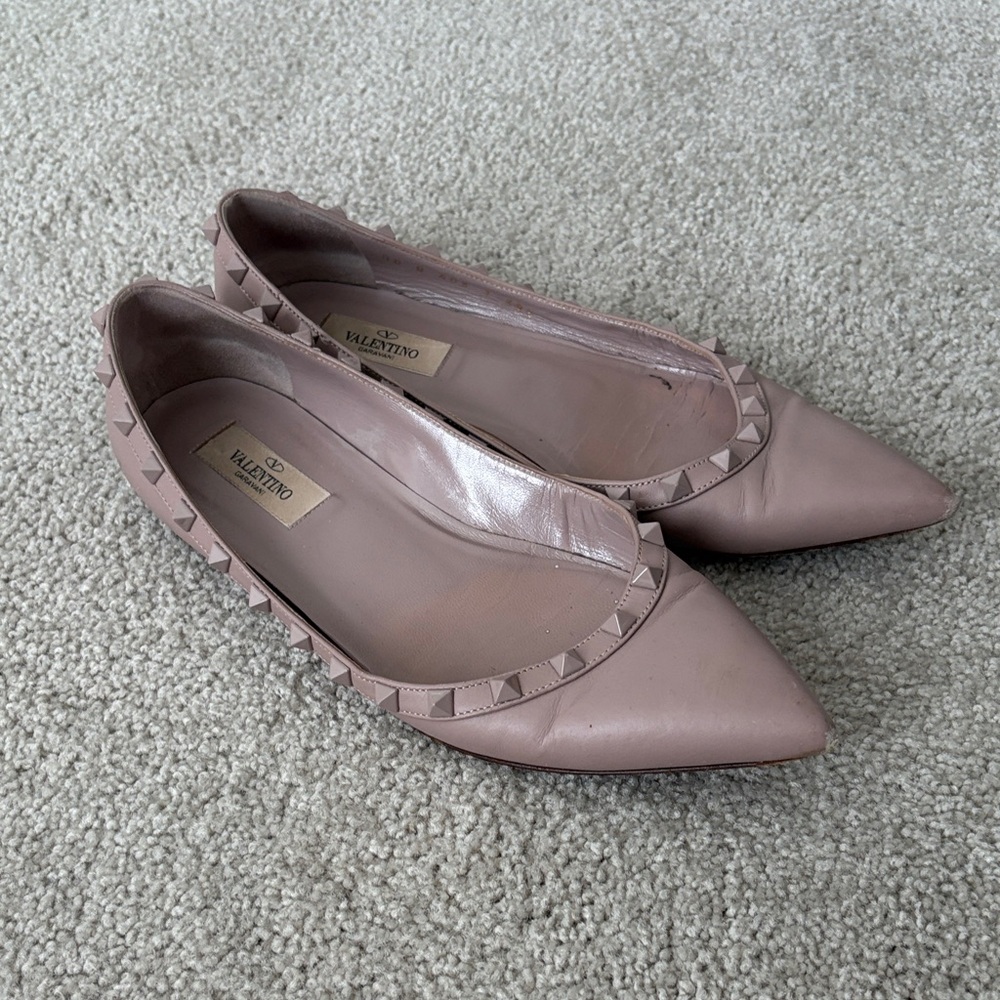 Valentino Rockstud Pointed Toe Flats in Blush Pink